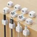 Shenzhen Haorui Industrial Technology Co., Ltd. Organiseur de câbles réglable - Gestion magnétique des câbles pour bureau et table de chevet - Câble de chargement, câble HDMI, câble USB, câble audio - Blanc