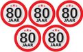 Bellatio Decorations 80 jaar leeftijd sticker - 10x - rond - Dia 9 cm - 80 jaar verjaardag - jubileum - leeftijd versiering
