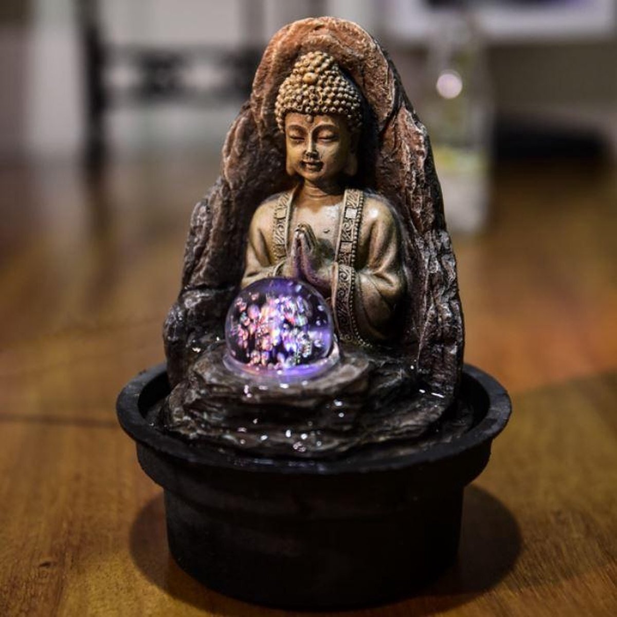 Zen Light Fontein Peace Boeddha 21 cm - interieur - fontein voor binnen - relaxeer - zen - waterornament - cadeau - geschenk - relatiegeschenk - kerst - nieuwjaar - verjaardag - origineel - lente - zomer - lentecollectie - zomercollectie - afkoeling – koelte