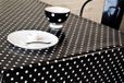 Bellatio Design Tafelzeil - 140 x 220 cm - zwart/wit - pvc - polkadot