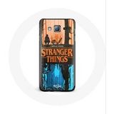 Maniacase Hoesje voor Samsung Galaxy J7 Stranger Things Friends Cover