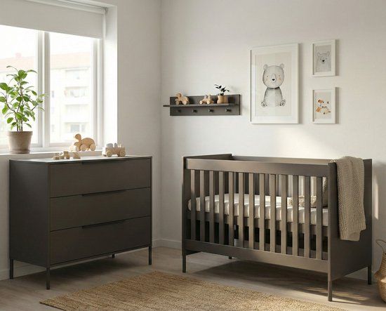 Born Lucky Lissabon Babykamer 2 Delig Compleet – Baby bed 60x120 cm & Commode – Chocolate