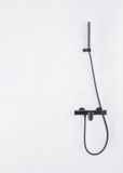 Fortifura Calvi Thermostatische badkraan met staafhanddouche, handdouchehouder en metalen doucheslang - mat zwart