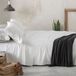 Burrito Blanco Atelier Casa Beddengoedset, 100% katoen, satijn, draaddichtheid 300, voor 160 cm breed bedden, 3-delige set (dekbedovertrek, kussensloop en hoeslak), wit 405 (160 x 190/200 cm)