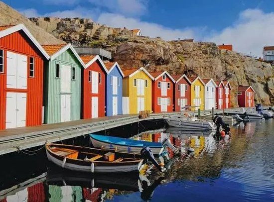Ravensburger Erwachsenenpuzzle 100 XL-Teile - Bunte Häuser in Schweden