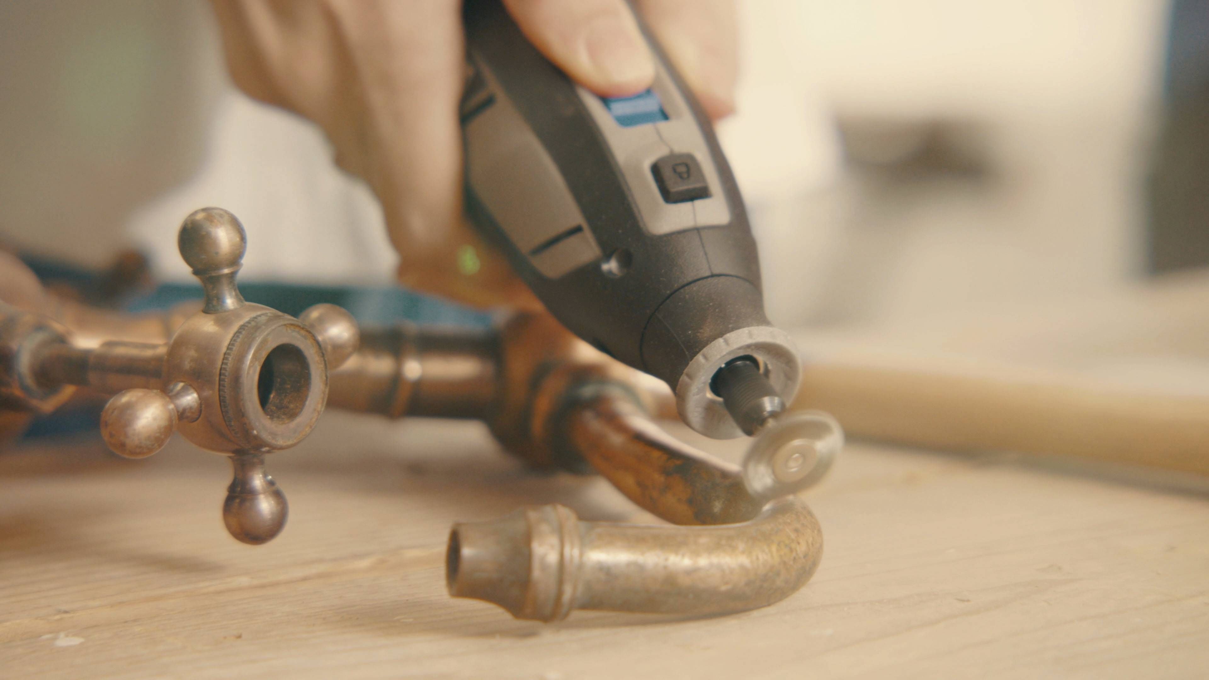 Dremel 8240-5 Multitool - Incl. 12V (2.0 Ah) Accu, 5 Accessoires & Lader