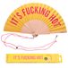 Fisura - Originele handwaaier "f*cking hot". Moderne en grappige houten waaier. Gele en roze waaier. Afmetingen: 42,5 x 23 cm. Hout en textiel.