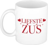 Bellatio Decorations Shoppartners Bv Liefste zus mok wit met rode tekst en hartjes - verjaardag - cadeau beker zus / zusje