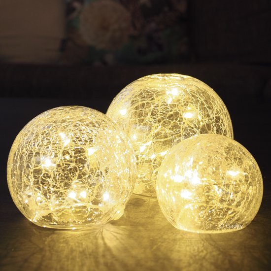Gadgy Â® Crackle Glass Ball Lights â€“ Glazen bol verlichting - Een op batterijen werkend lichtsnoer met 24 LED lampjes in 3 ballen van helder craquelÃ© glas â€“ Ã˜ 8/10/12 cm. â€“ Tafellamp Bol - Nachtlamp