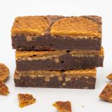 Brownies.nl Stroopwafels Nederland Stroopwafel Brownie - 6 Brownies Per Post - Brievenbus Pakket - Brownie Box - Lekker smeuïg - Cadeau - Stroopwafel Stukjes