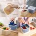 Sans marque Contenant de conservation alimentaire avec tamis (13 x 12 x 9 cm), boîte de rangement réfrigérateur sans BPA, organisateur de cuisine réglable à 2 compartiments pour conserver fruits, légumes, salade (lot de 2)
