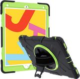 Merkloos Tablethoes geschikt voor Apple iPad 10.2 inch (2019, 2020 & 2021), iPad Air 3 & iPad Pro 10.5 inch – Met 360° Draaibare Standaard, Handriem, Schouderriem, Penhouder & Screenprotector – Groen