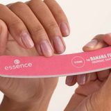 Essence The Banana File Fuchsia Nagelvijl