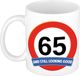 Bellatio Decorations Koffie mok / cadeau beker - 65 jaar - verjaardag - still looking good - wit - stopbord - 300 ml - keramiek