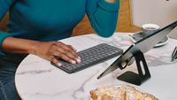 Logitech Keys-To-Go 2 - Draadloos Bluetooth Toetsenbord - QWERTY US International - Grafiet