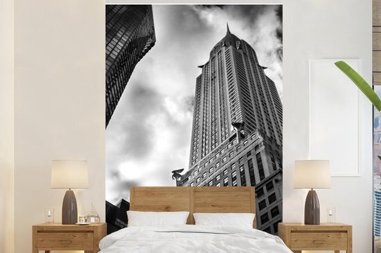 Nr1Wallpaper Behang - Fotobehang Chrysler Gebouw in New York vanaf de onderkant gemaakt in zwart-wit - Breedte 195 cm x hoogte 300 cm