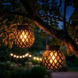 Spetebo Lanterne solaire LED à suspendre avec effet flamme, détecteur de crépuscule, LED intégrée, orange, lanterne de jardin à énergie solaire