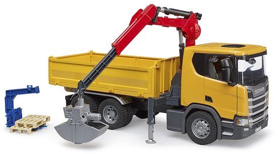 Bruder Scania Super 560R Bouwvrachtwagen met Kraan en 2 Pallets