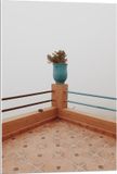KuijsFotoprint Acrylglas - Balkon met Blauwe Plantenbak - 60x90cm