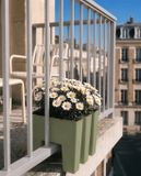 Vercony - Balkonbak - Voor balkon met balustrade stangen - Bloembak voor buiten - 30 x 34 x 30 cm - Recyclebaar - Made in EU - Olijfgroen