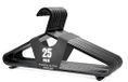 K-Mart 25 stuks plastic kleerhangers voor volwassenen, zwarte kleur sterke kleerhangers voor kast, ruimtebesparende hangers met pak broek broekstang en riemhaken (zwart, 25 stuks)