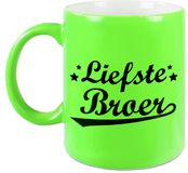 Bellatio Decorations Shoppartners Bv Liefste broer mok - neon groen - familie cadeau mok / beker - 330 ml - verjaardag / bedankt cadeau