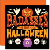 Leuke Badass Born on Halloween - Leuke verjaardagskaarten voor mannen vrouwen - Happy Birthday Card voor vriend broer zus neef tante oom moeder vader zoon dochter, 145 mm x 145 mm griezelige verjaardag wenskaarten