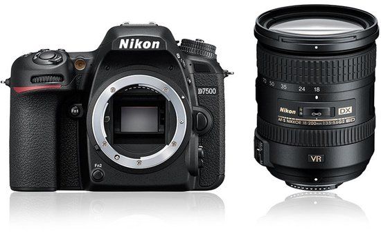 Nikon D7500 + AF-S DX 18-200 VRII Zwart