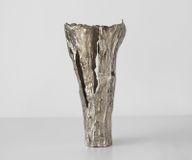 Vase Cortana B31 x T22 x H63 cm Aluminium Platin Fait main