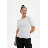 MELA Geripptes T-Shirt Modell: Jasleen GOTS