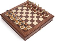 Jeu d'échecs : pièces d'échecs en laiton/hêtre, modèle Staunton + échiquier en noyer/érable, dimension 43