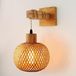 Merkloos Vintage wandlamp van hout met rieten lampenkap