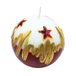 Elegante bolkaars, tafelkaars, decoratieve waskaars met kerstmotief, kerstkaars als bol van 10 cm, in wit, rood en goud.
