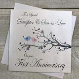 WHITE COTTON CARDS Wenskaart voor de eerste verjaardag, handgemaakt, opschrift "to a Special Daughter and Son-in-Law On Your First Anniversary", motief: Turtelduif, wit