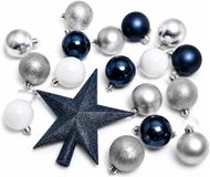 Merkloos / Sans marque Kaemingk B.V. Kerstballen set - 30x st - D6 cm - met ster piek - blauw wit zilver - kunststof - kerstversiering