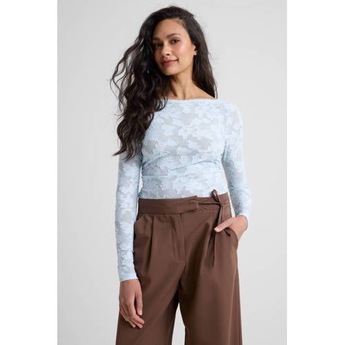 Ruby semi-transparante top met textuur lichtblauw