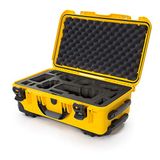 Nanuk 935 waterdichte Carry-On Hard Case met Custom Foam Insert voor Sony A7R Size Camera w/Wielen - Geel