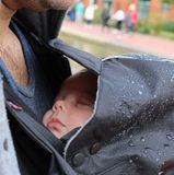 Close Cocoon Regenhoes Baby Draagzak