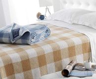POYET MOTTE Polyester deken, karamel/wit, 220 x 240 cm
