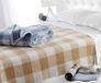 POYET MOTTE Polyester deken, karamel/wit, 220 x 240 cm