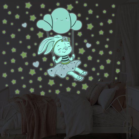 Ambiance Sticker Lichtgevende sticker - Konijn op een Zwaaiende Wolk - Fluorescerende Muur-/Plafondsticker voor Kinderen - 45x30cm