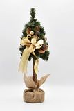 Versierde dennenboom, kleine kunstkerstboom met sieraden