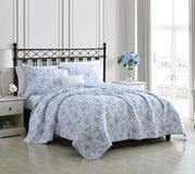 Laura Ashley Home Quilt Set-100 Gezellig, zacht en ademend, omkeerbaar en middelgroot gewicht voor alle seizoenen, katoen, blauw, Twin