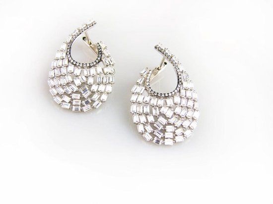 Model La Bagette Lune Zilveren Oorringen met Zirkonia - 925 Zilver