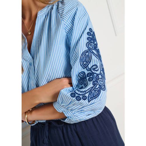 LOLALIZA gestreepte blouse met borduursels - lichtblauw