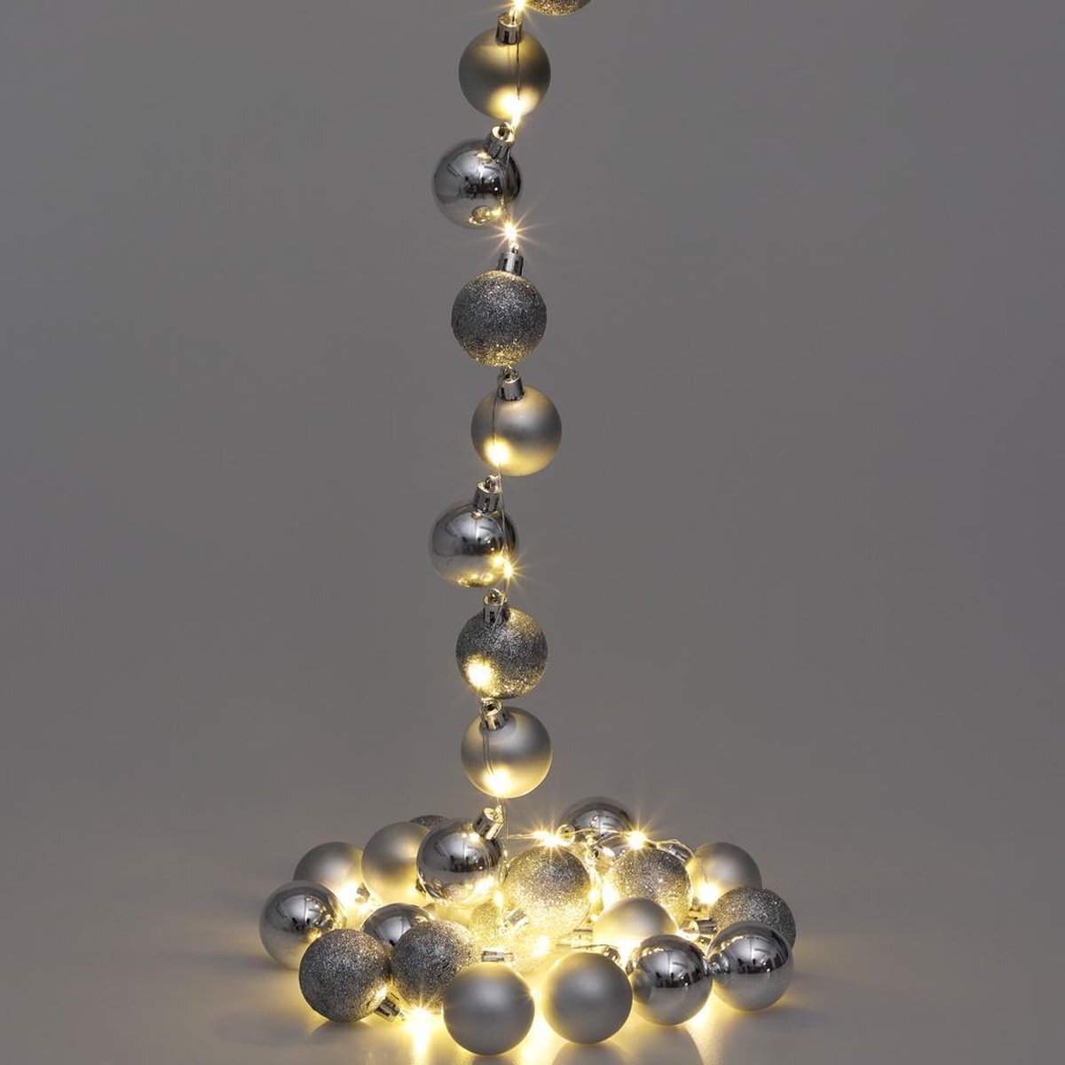 Casaria Kerstboomverlichting Kerstverlichting - met Kerstballen 40 LED - 2 m - Zilver
