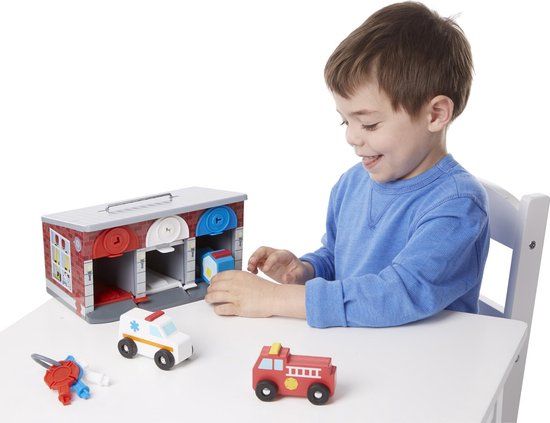 Melissa & Doug Houten garage met sleutels en reddingsvoertuigen