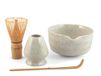 H&H Matcha Theeset – 4‑delig – Bamboe Chasen, Porseleinen Houder, Matcha Kom en Doseerlepel – Traditionele Set voor Matcha – Assortie Kleuren (willekeurige verzending)