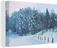 OneMillionCanvasses Canvas Schilderij Bos - Sneeuw - Winter - 30x20 cm - Kerstman - Modern - Wanddecoratie
