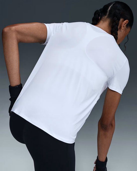 Nike T-shirt One Classic Dri-FIT Dames - Maat L